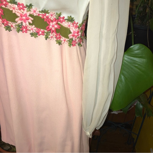 Vintage 1970s XS women’s lace floral embroidered pink & cream long sleeve dress - Picture 8 of 10
